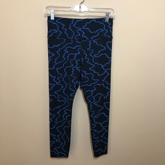 Athleta Pants - Athleta elation train textured 7/8 tight leggings